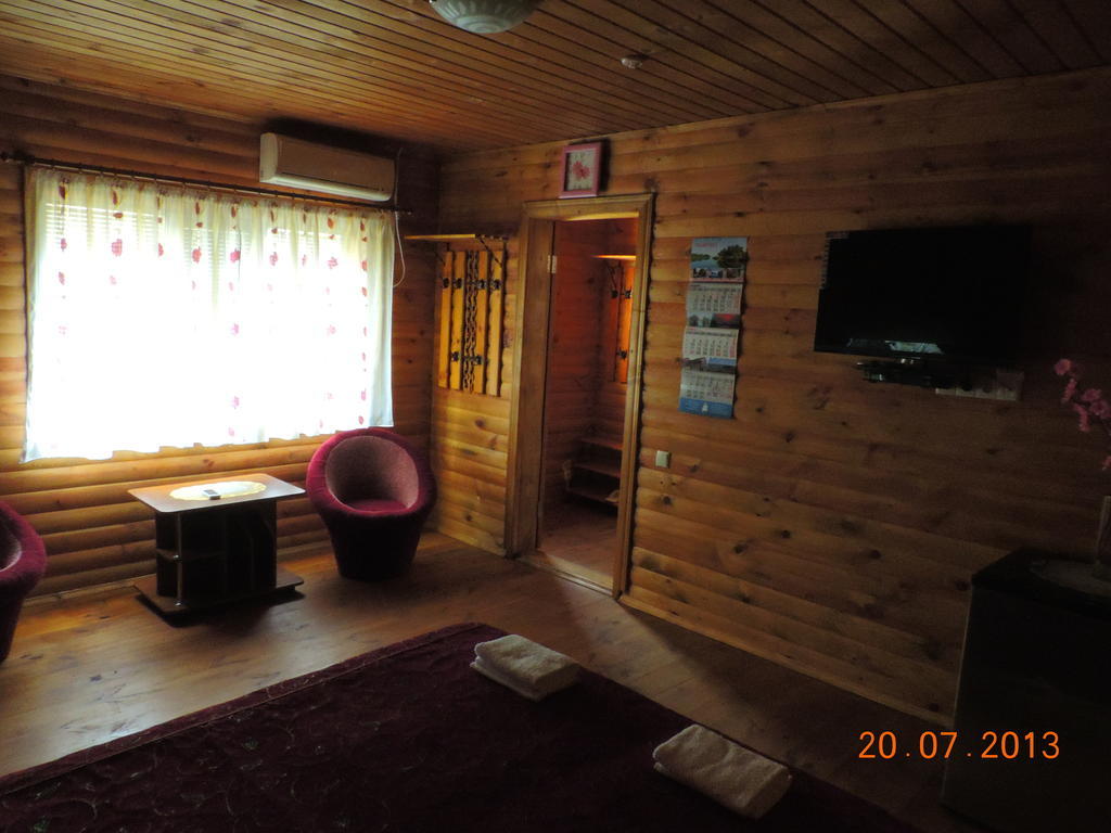 Slavutich Hotell Nova Kachovka Exteriör bild