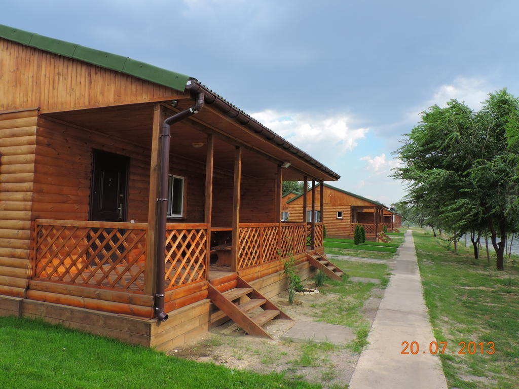 Slavutich Hotell Nova Kachovka Exteriör bild